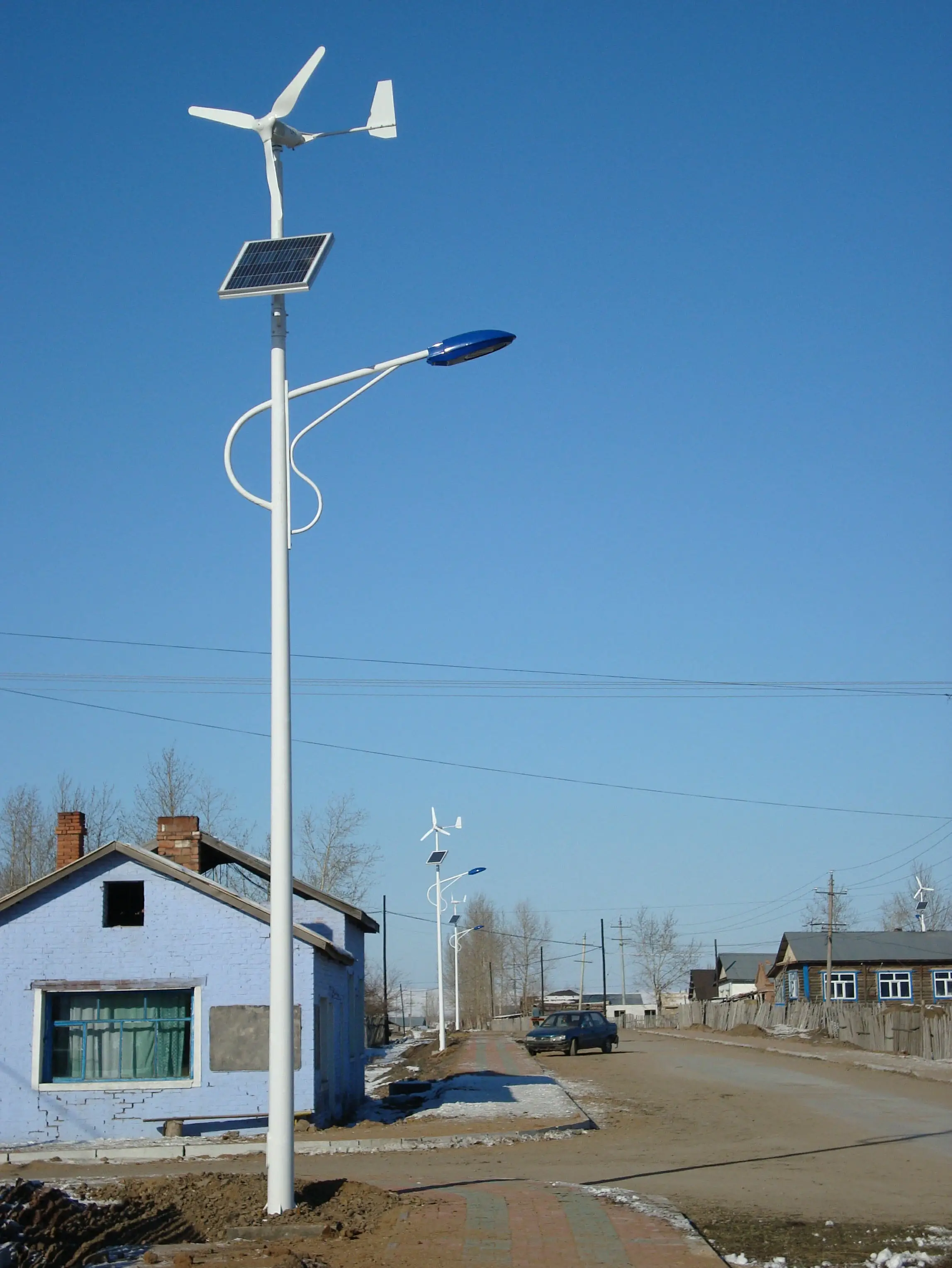 Complementary LED solar street lamp